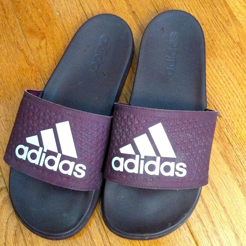 Adidas Plum Sz 6 Slides Sandals